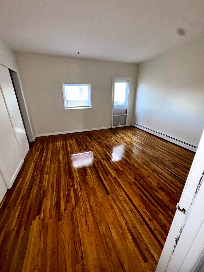 Building Photo - 722 Ocean Ave