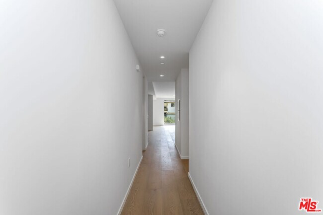 Building Photo - 1618 Hilts Ave