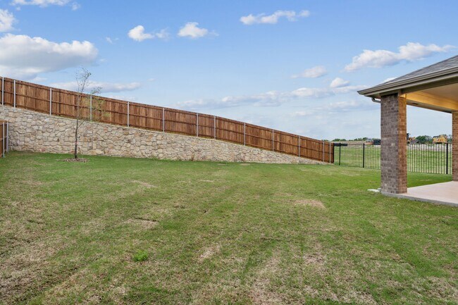 Building Photo - 702 Dotty Dr