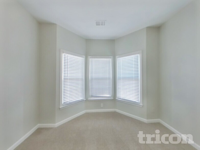 Building Photo - 4740 Julian Way