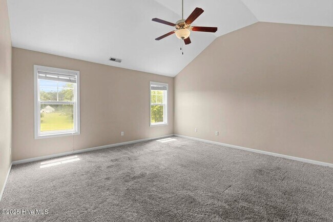 Building Photo - 4 Bedroom Home In Carolina Plantation!