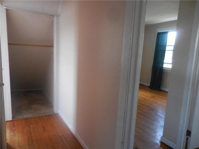 Building Photo - 10 Edmunds Ln
