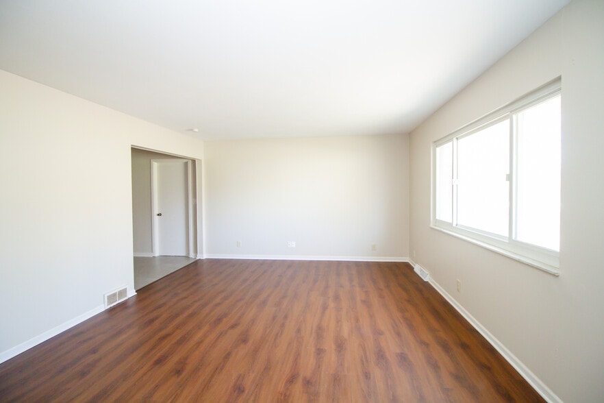 Building Photo - 29 Roseanna Dr
