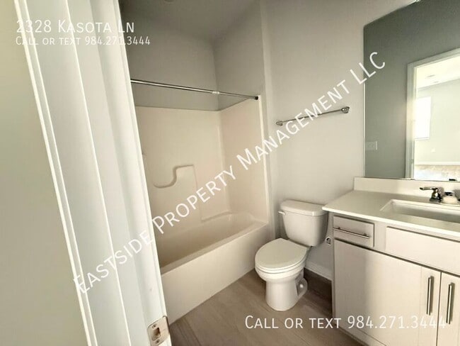 Building Photo - 2328 Kasota Ln