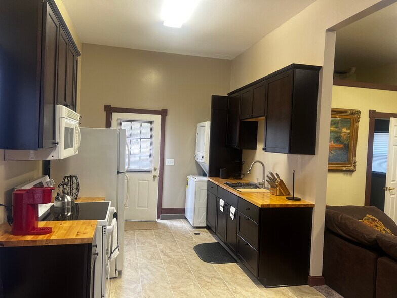 Building Photo - 18 Harmony School Rd