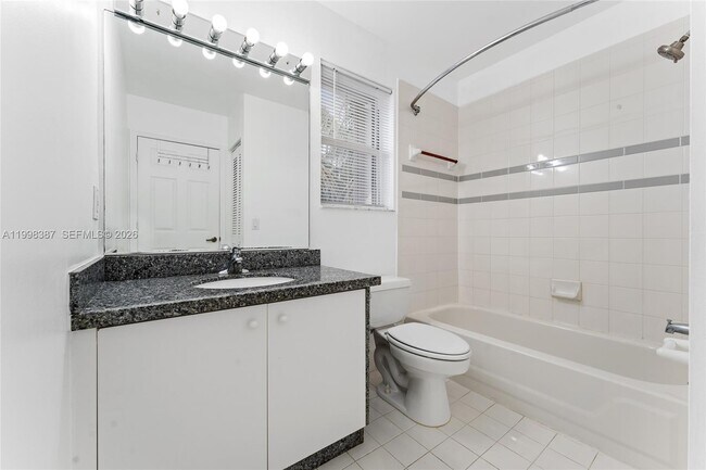 Building Photo - 1120 W Lake St