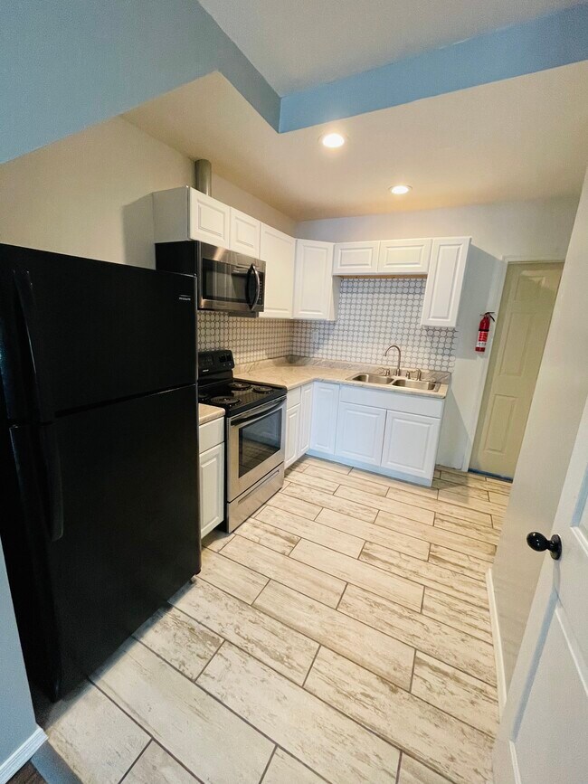 Building Photo - 258 W Oley St