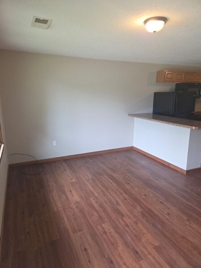 Building Photo - 215 W Valleyview Dr