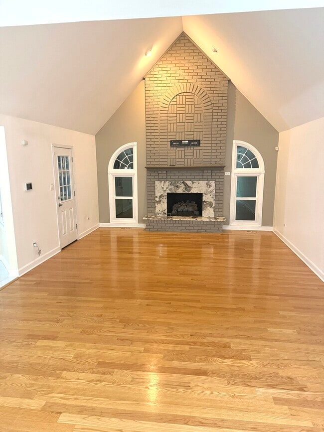 Building Photo - 17312 Valley View Dr