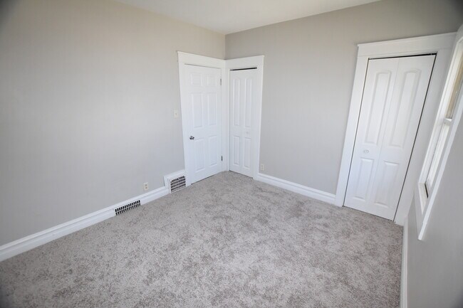 Building Photo - 545 Hammond Ave