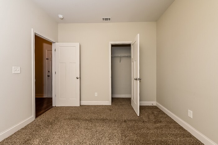 Building Photo - 1024 Allegiance Dr