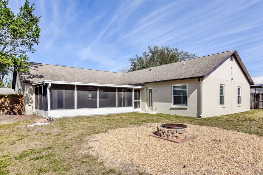 Building Photo - 948 Wicketrun Dr