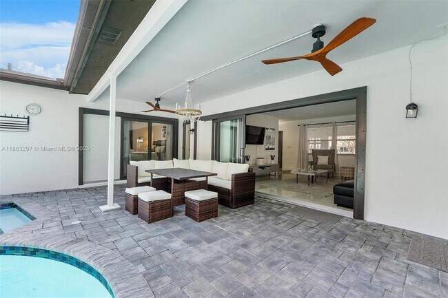 Building Photo - 5800 NE 18th Ave