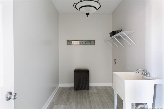 Building Photo - 434 Lenoir Dr