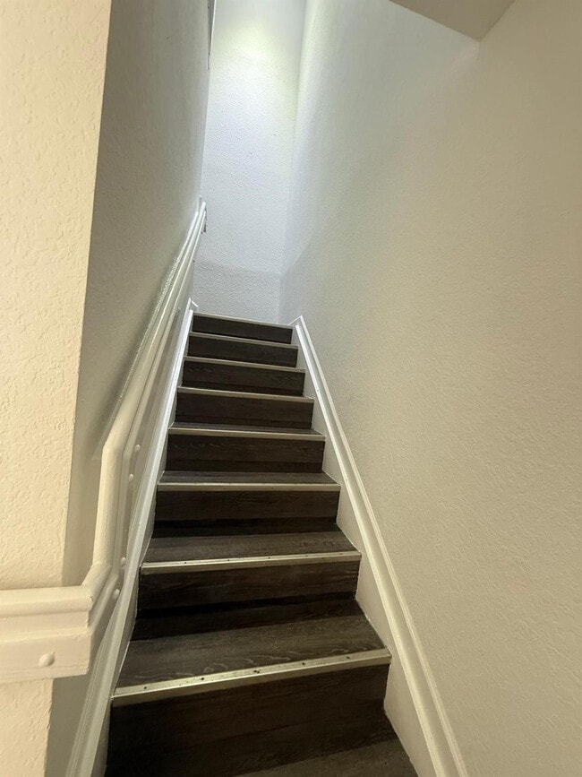 Building Photo - 6615 Winfield Blvd