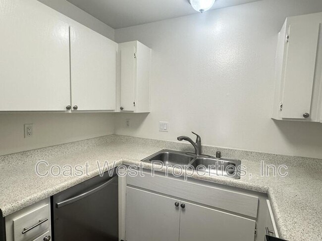 Building Photo - 382 Acacia Ave