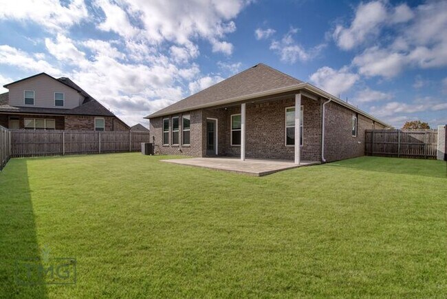 Building Photo - Stunning 3BR + Study in Prime Owasso/Colli...