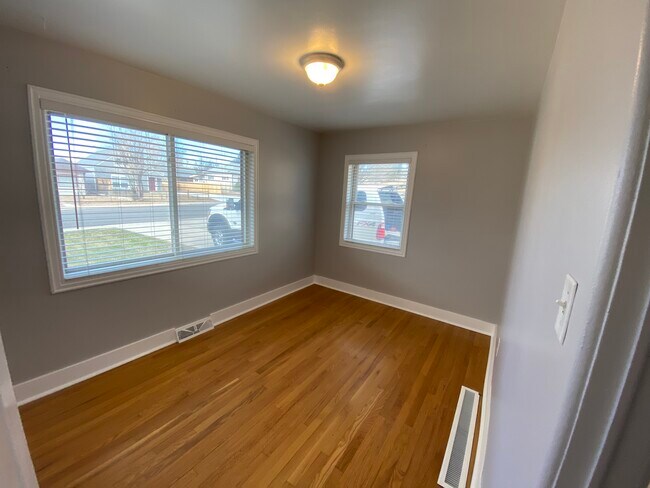 Building Photo - 4858 Benton St