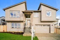 Building Photo - 2659 NE Justus Ave