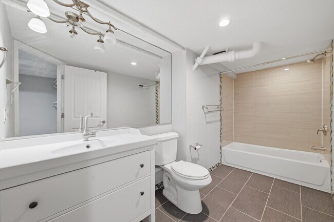 Building Photo - $2,895.95, 3-bed, 2-bath duplex in Denver with a washer and dryer and $300 off the first month's ...