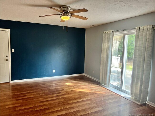Building Photo - 1302 Kienast Dr