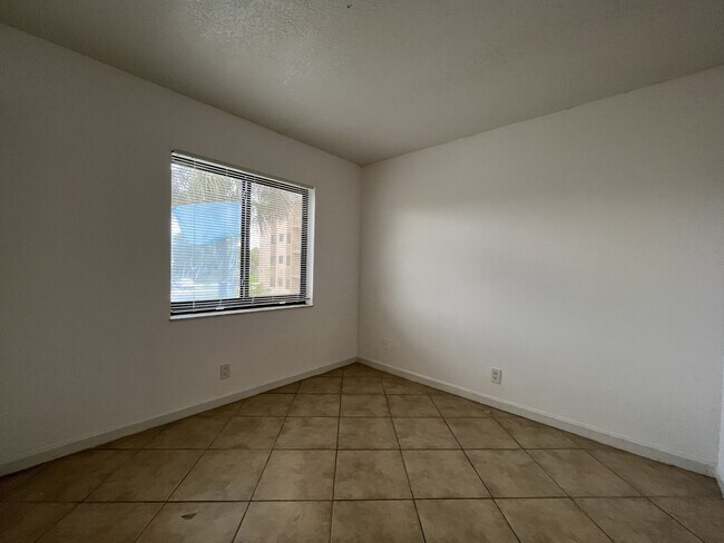 Building Photo - 3720 NW 88th Ave