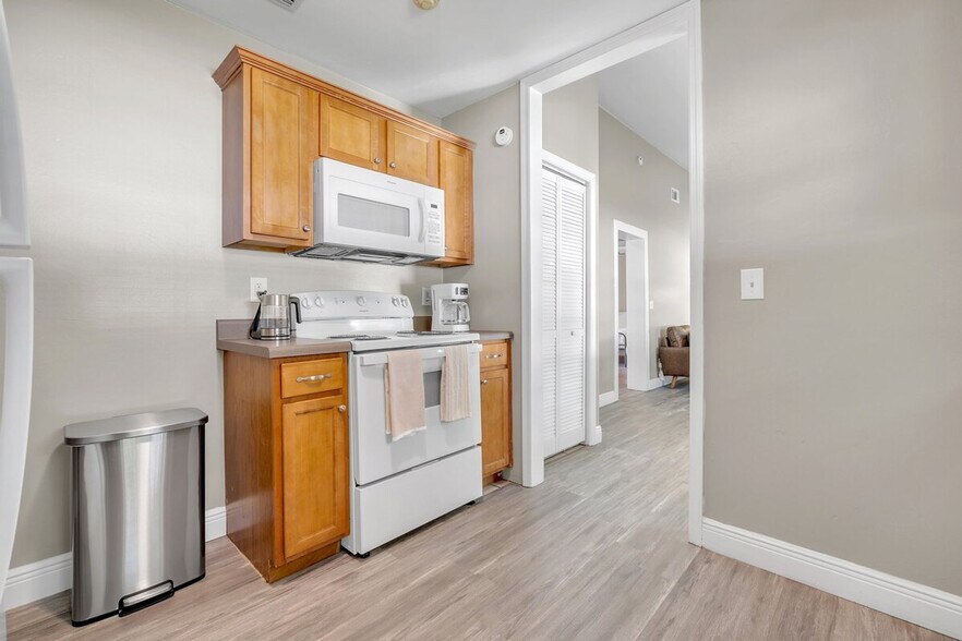 Building Photo - 915 Buena Vista Dr