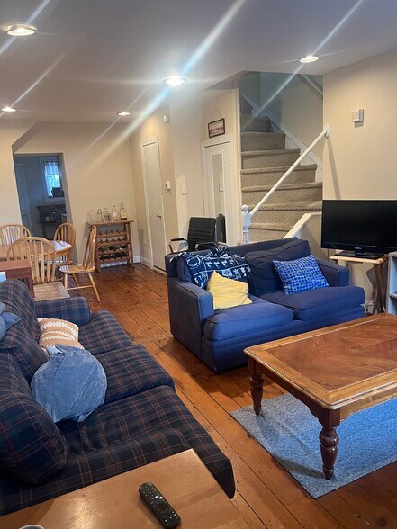 Building Photo - 127 Pensdale Street