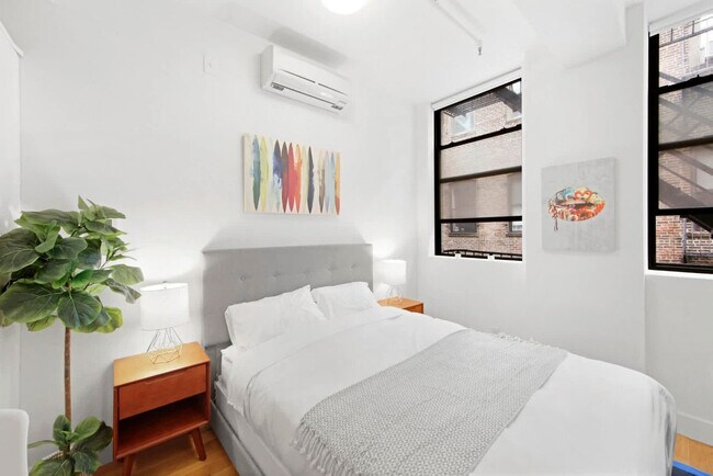 Building Photo - 517 W 45th St