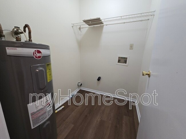 Building Photo - 409 Shadow Way Ln