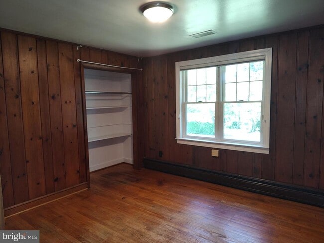 Building Photo - 15400 Mt Calvert Rd