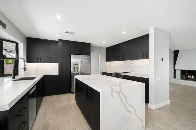 Building Photo - 79869 Hummingbird Ln