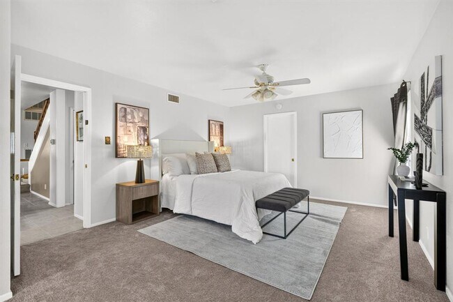 Building Photo - 700 Rogart Dr