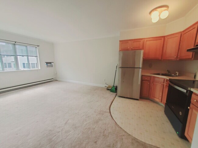 Building Photo - 27 Oak St