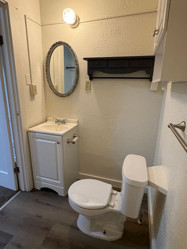 Building Photo - 2920 NE Riverside Ave