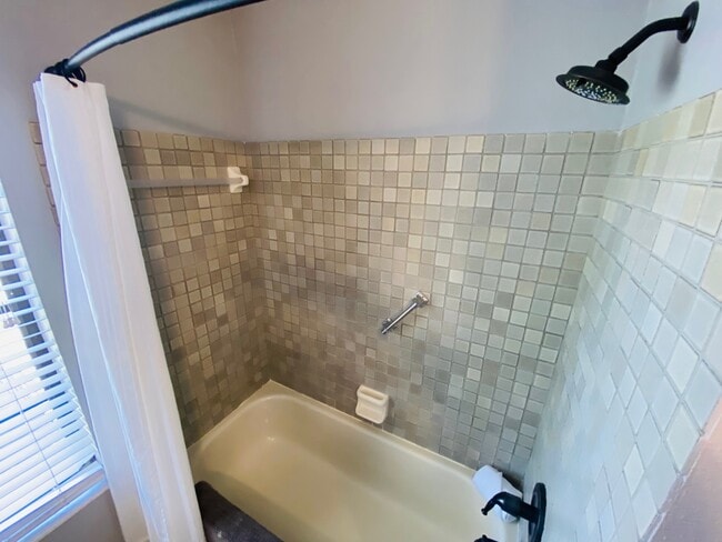 Building Photo - 3401 E Debazan Ave