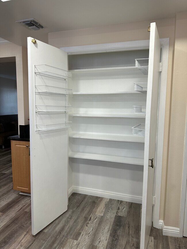 Building Photo - 18550 Hatteras St