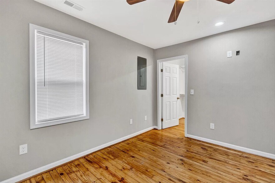Building Photo - 1423 Varnell Ave NE