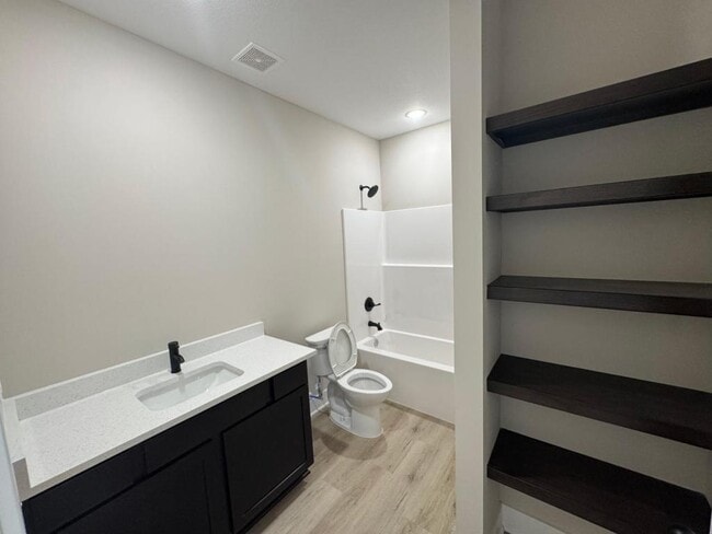 Building Photo - 5515 Bressler Dr