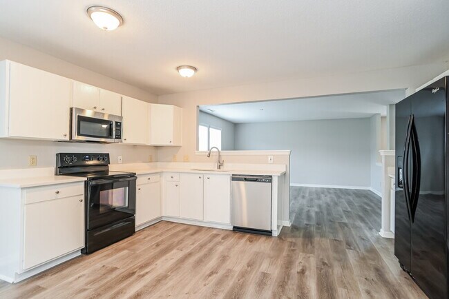 Building Photo - 13921 Lawrence Farm Ln