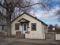 Building Photo - 3 Bedroom House Near Downtown