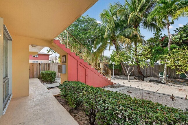 Building Photo - 2624 NE 30th Pl