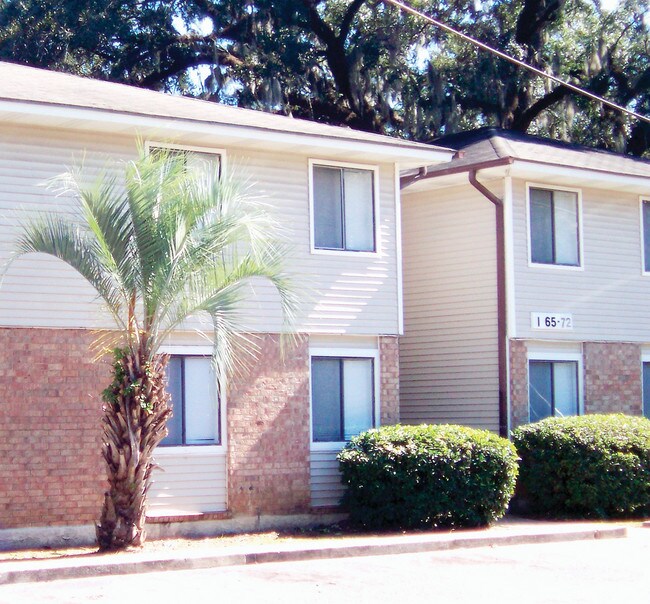 Chartre Oaks Apartments 2001 Bellevue Way Tallahassee FL 32304