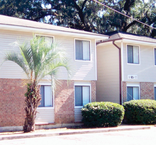 Chartre Oaks Apartments 2001 Bellevue Way Tallahassee FL 32304