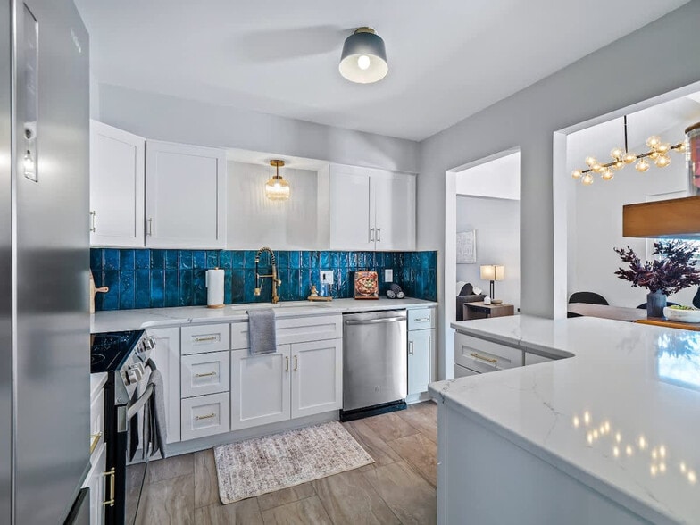 Building Photo - 676 Treeside Dr