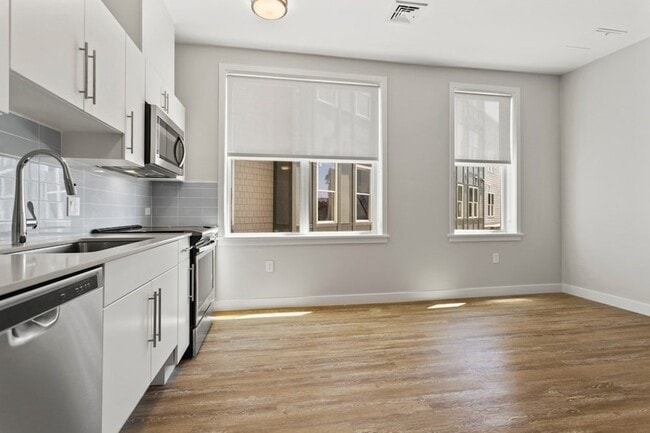 Building Photo - 13 Shetland St