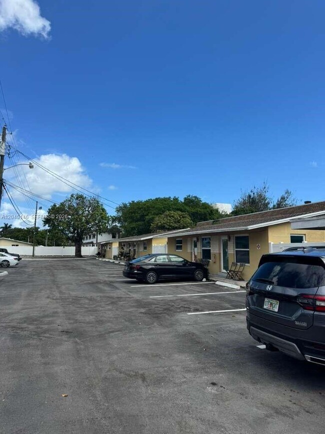 Building Photo - 4708 SW 33rd Ave