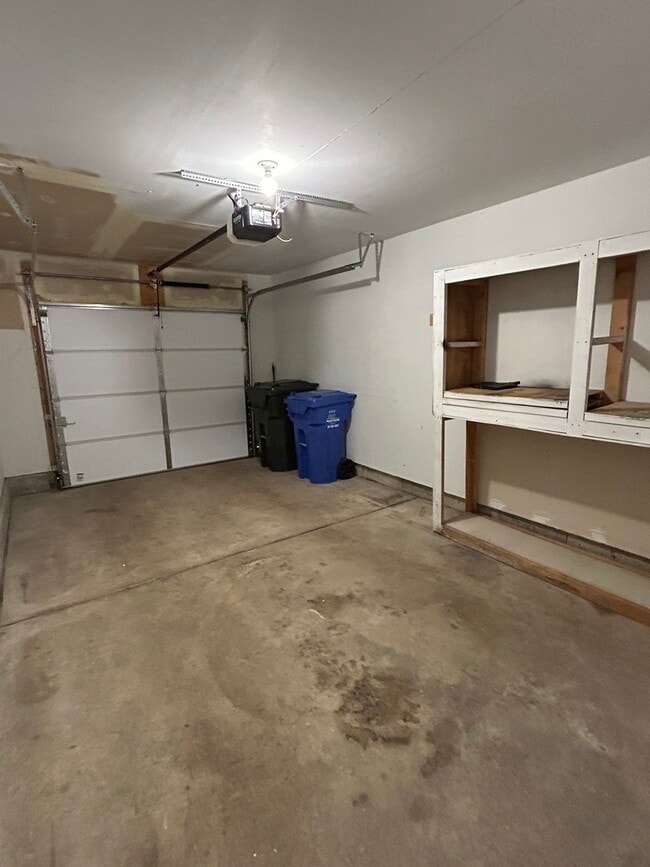 Building Photo - 2300 Woodside Dr