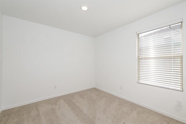 Building Photo - 12516 Huntington Rdg Wy