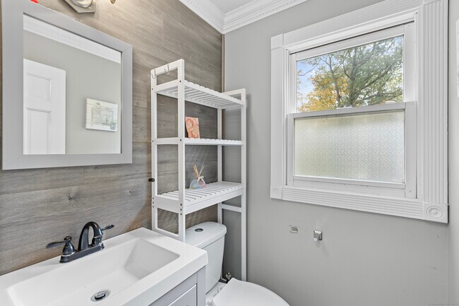 Building Photo - 36 Carriage House Dr